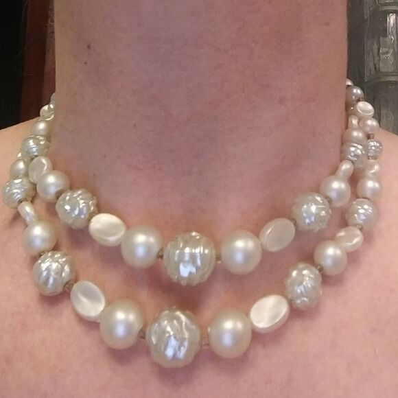 2 for $20 VTG Pale Green Beasld Hong Kong Necklace - Picture 3 of 8